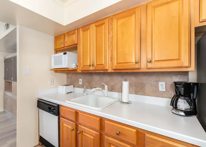 3 Bedroom Ocean Front In Highly Desired Quay *