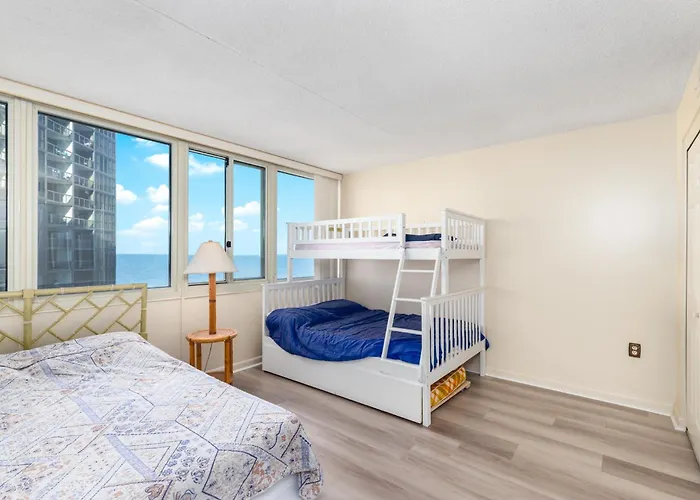 3 Bedroom Ocean Front In Highly Desired Quay
