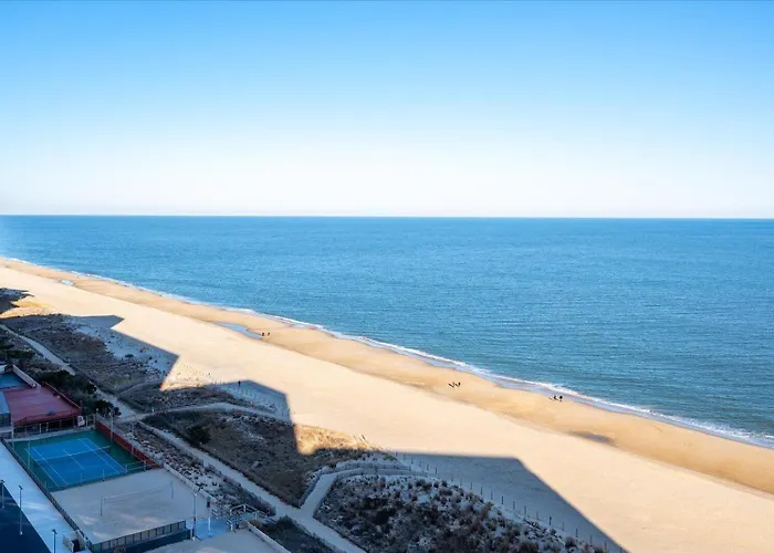 3 Bedroom Ocean Front In Highly Desired Quay