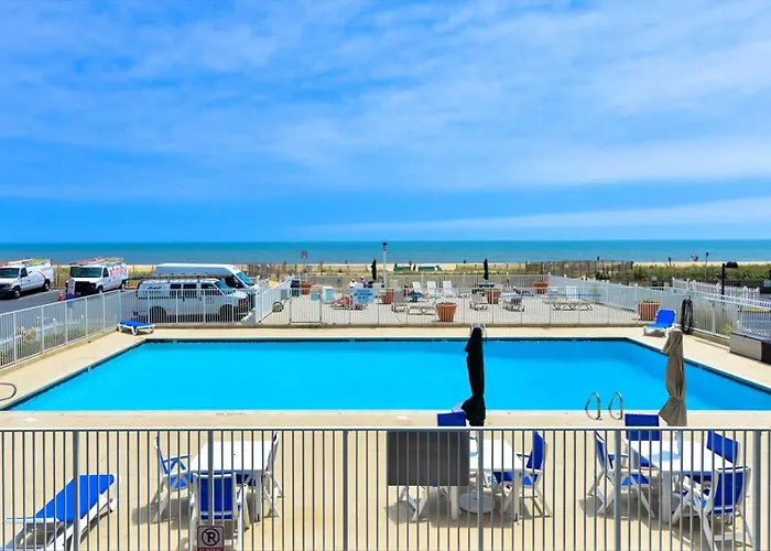 3 Bedroom Ocean Front In Highly Desired Quay *